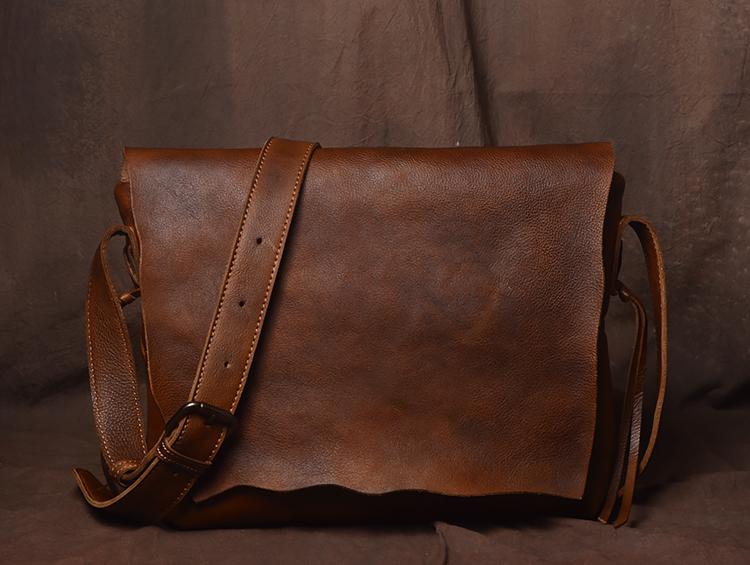 Handmade Leather Messenger Bag, , Gifts for Designers, Clean minimal gifts for designers and creatives, gift, design, designer - Gifts for Designers, Gifts for Architects